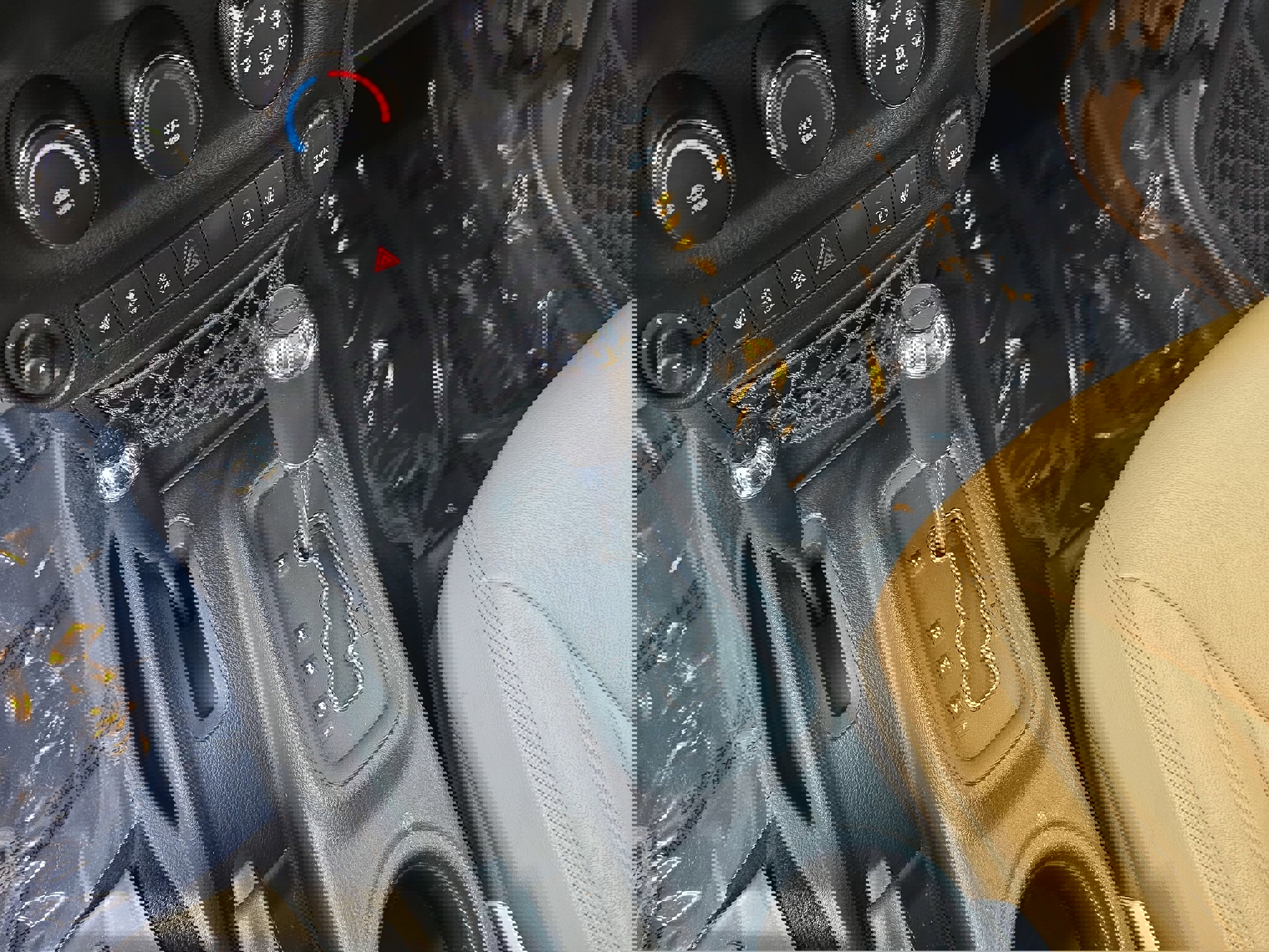 Used 2015 Jeep Wrangler Unlimited Sahara w/ Connectivity Group image 25