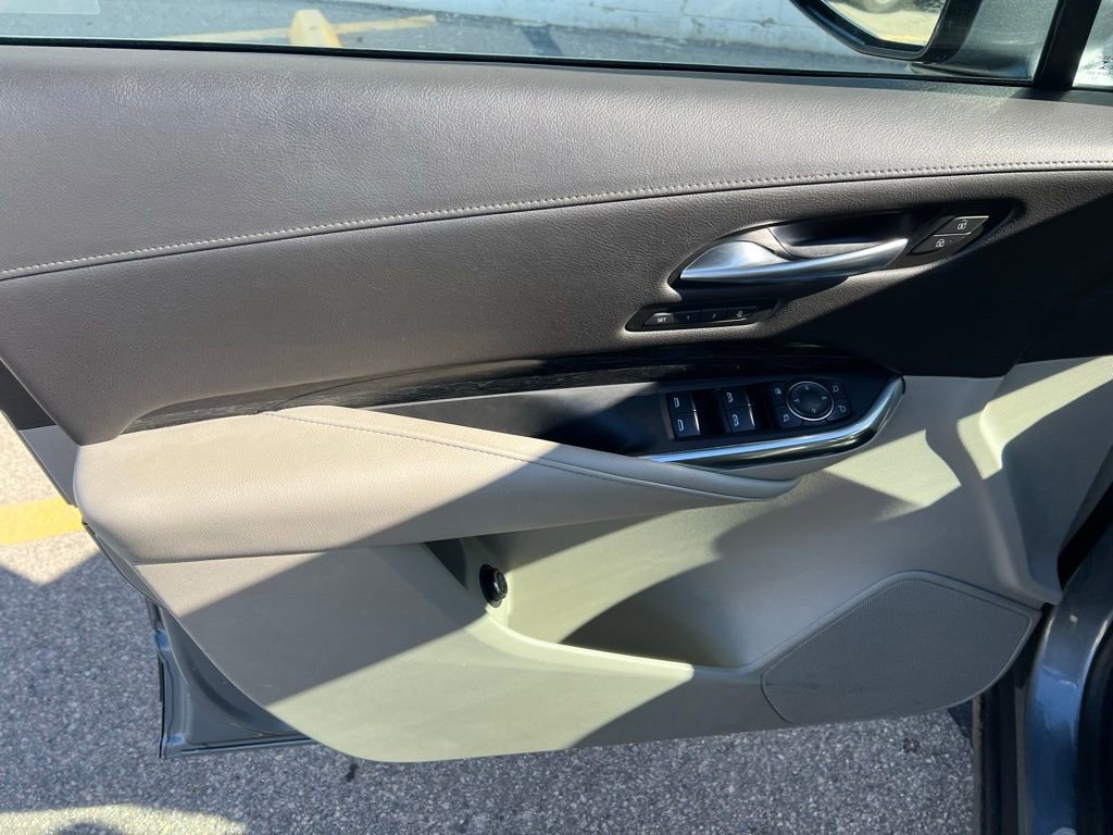 Used 2023 Cadillac XT4 Premium Luxury image 8