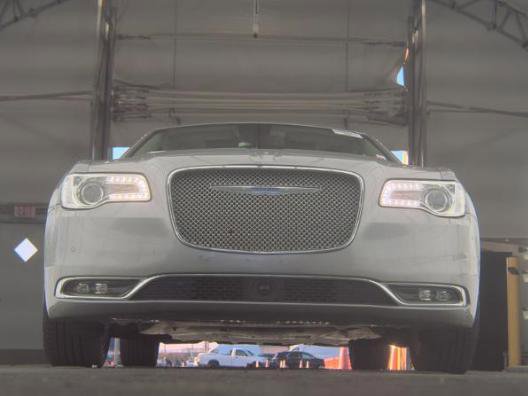 Used 2018 Chrysler 300 Limited w/ Safetytec Plus Group RWD image 2