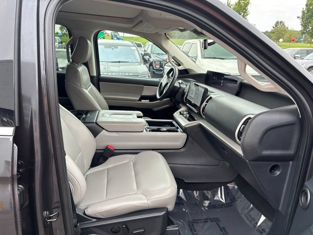 Used 2025 Ford Expedition Active AWD/4WD image 38