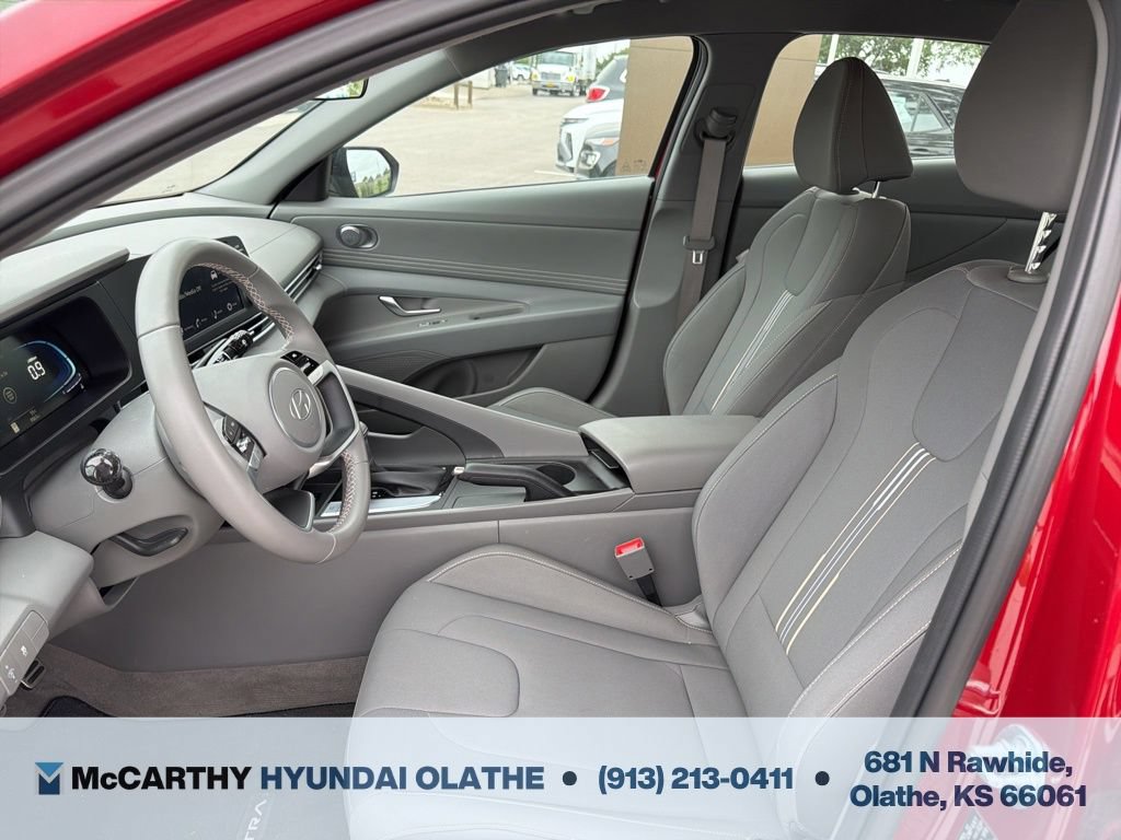 Used 2025 Hyundai Elantra Sport FWD image 4