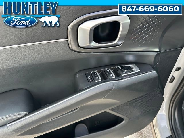 Used 2025 Kia Sorento S image 18