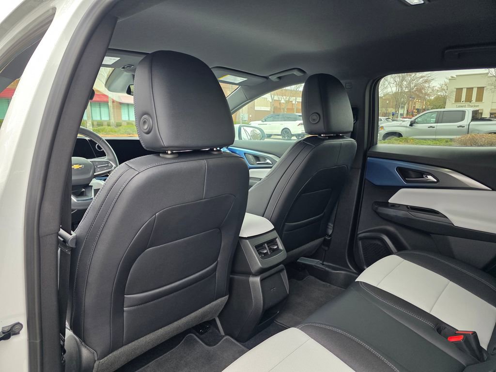 Certified 2025 Chevrolet Equinox EV LT image 29