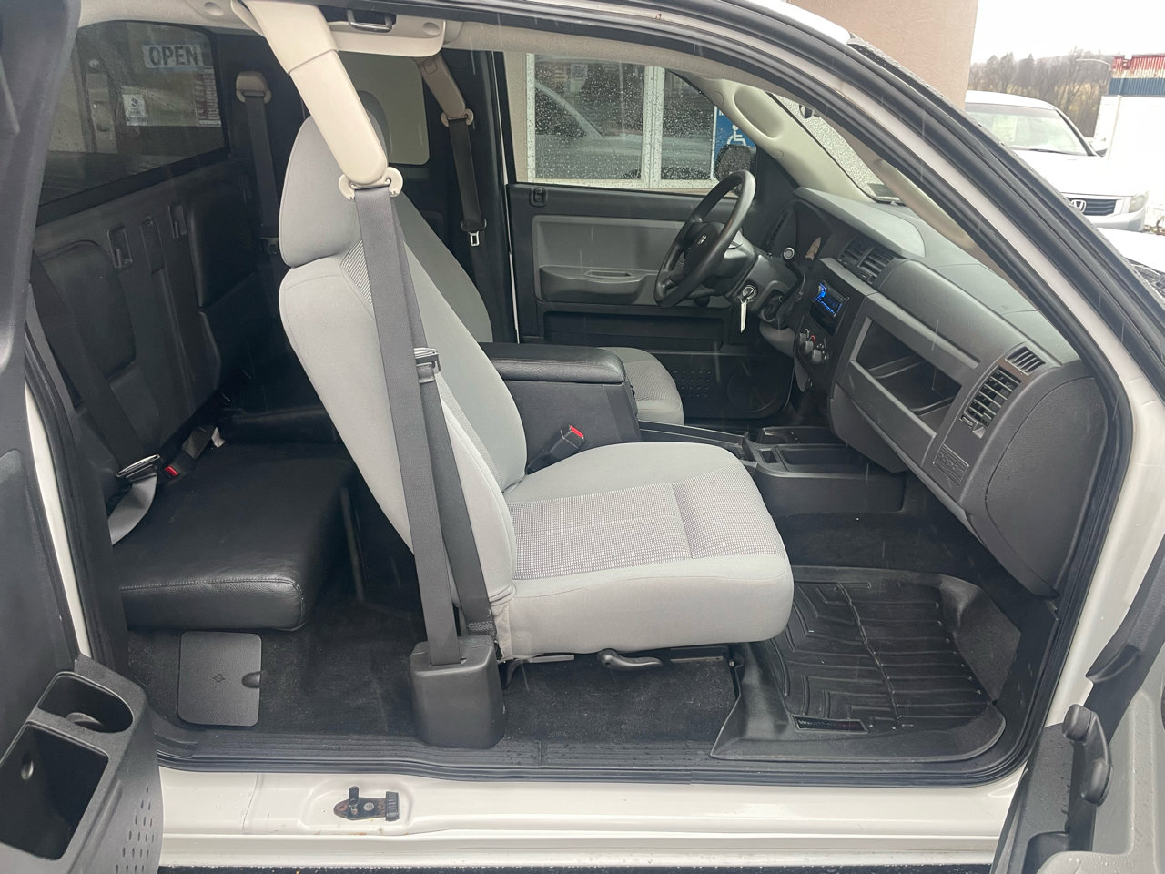 Used 2011 Dodge Dakota ST image 28