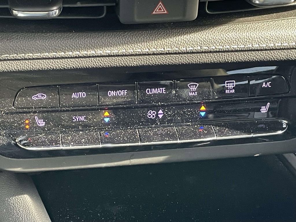 Used 2022 Buick Envision Essence w/ Technology Package I image 27