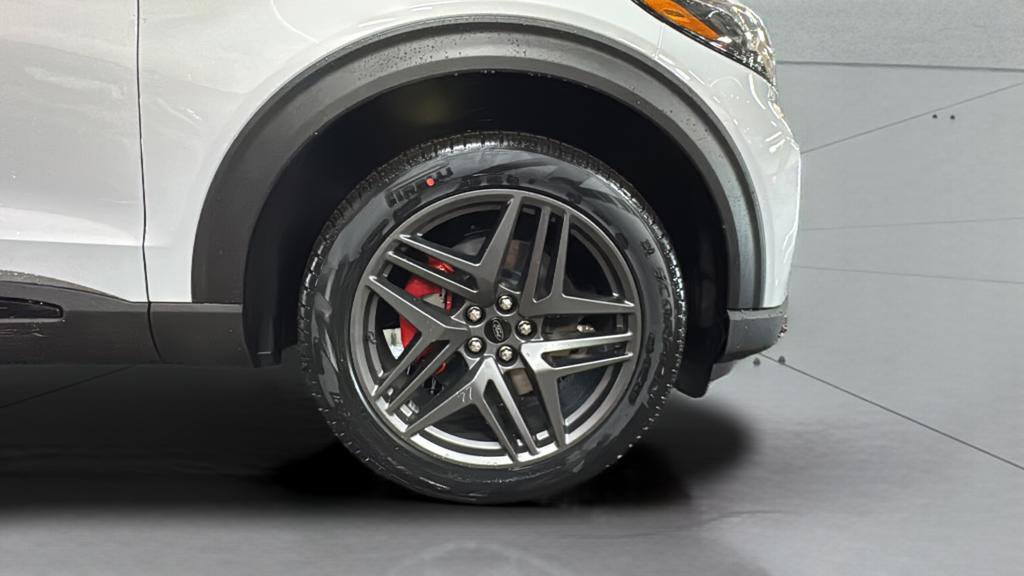 New 2026 Ford Explorer ST-Line w/ ST-Line Street Pack image 14