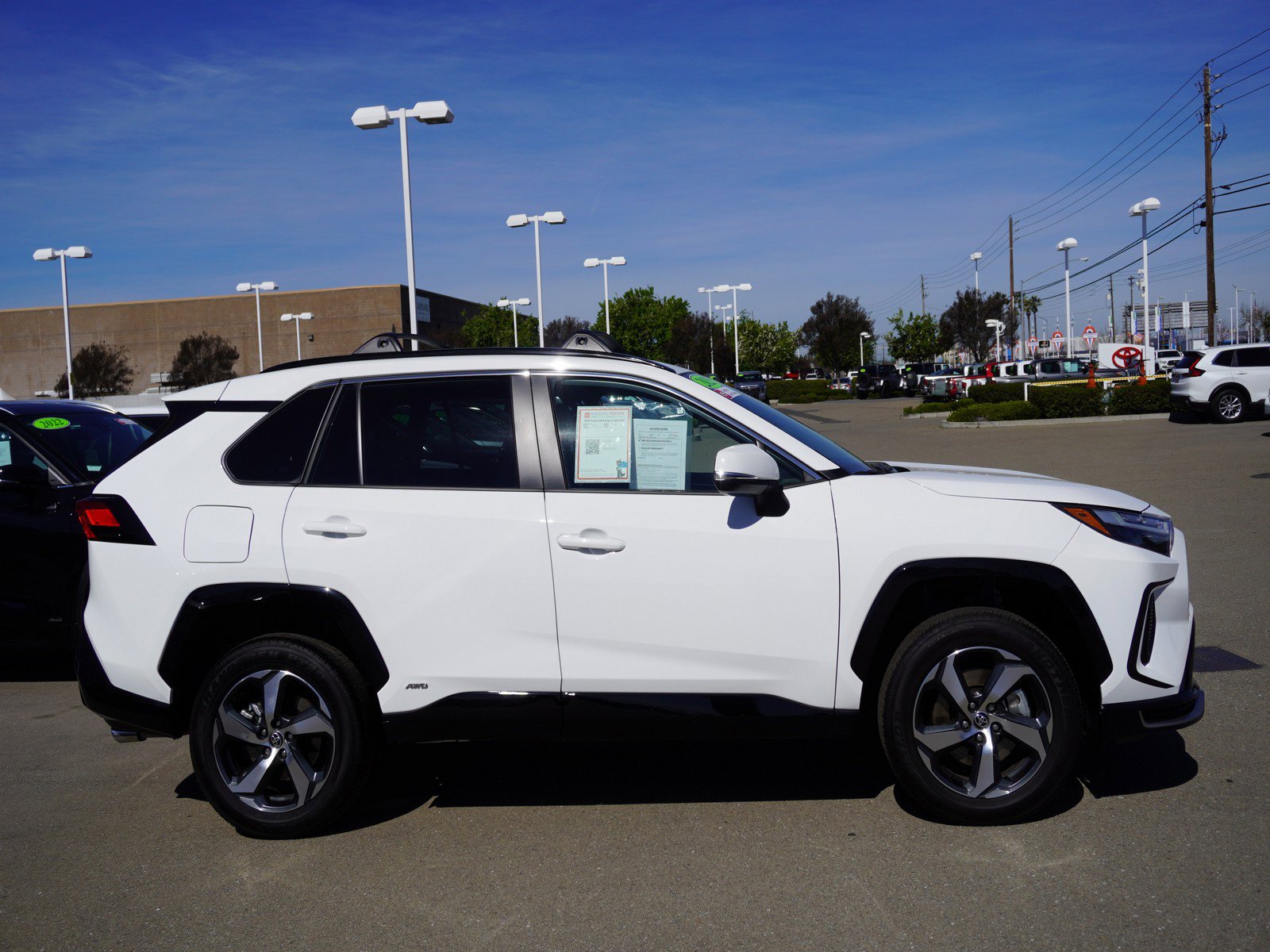 Used 2025 Toyota RAV4 SE image 4