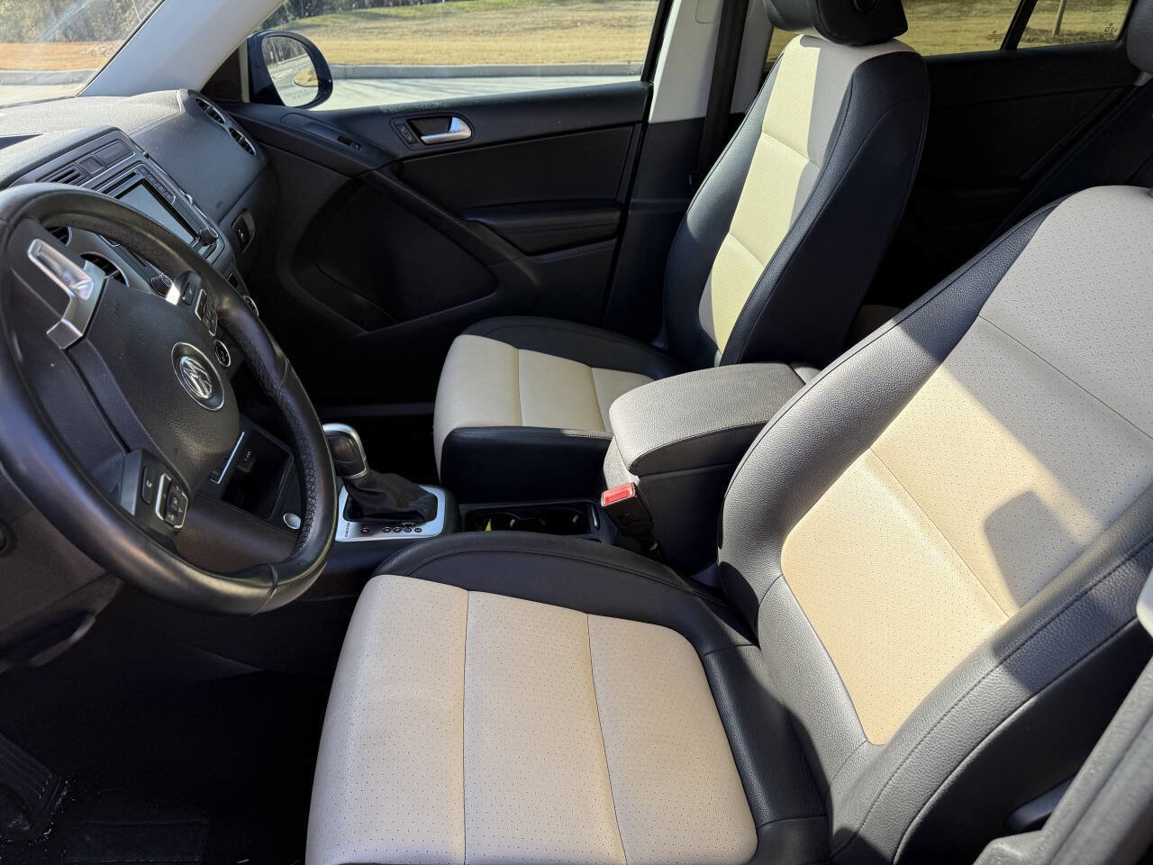 Used 2017 Volkswagen Tiguan S image 17