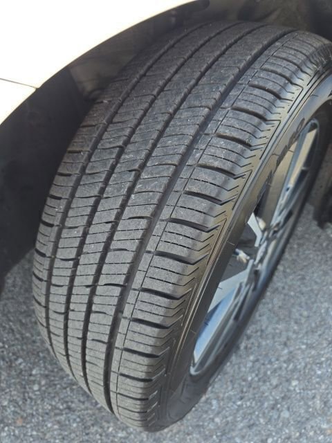 Used 2024 Nissan Versa SV image 7