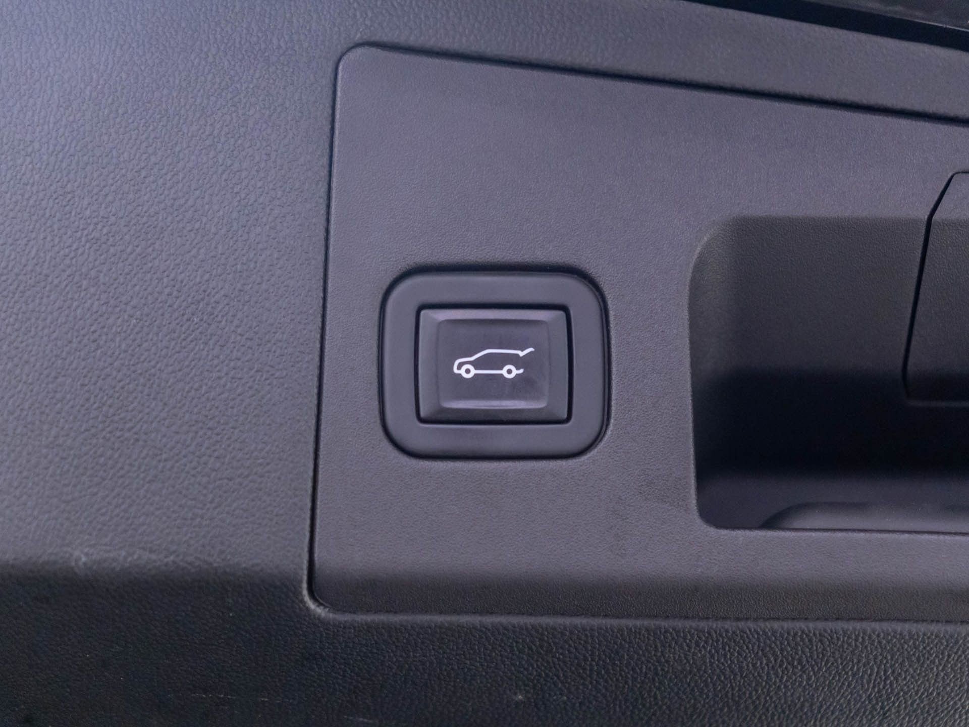 Used 2022 Cadillac XT5 Sportv w/ LPO, Floor Liner Package AWD/4WD image 36