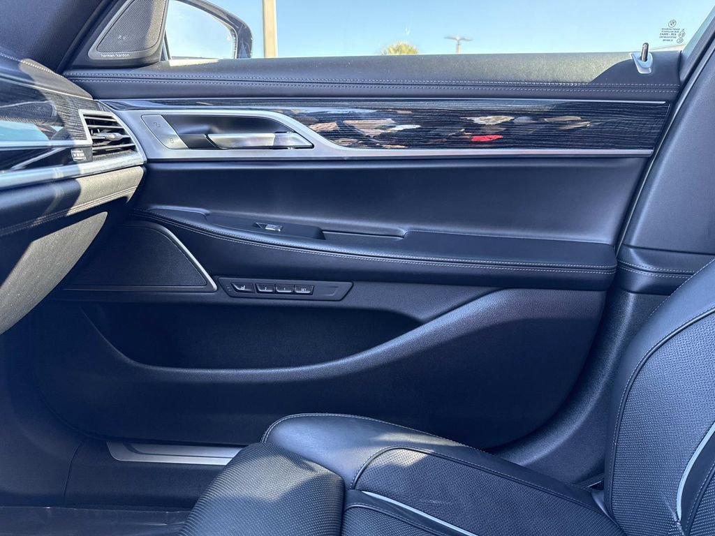 Used 2022 BMW 750i xDrive w/ Executive Package image 29