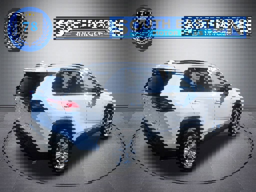 Used 2020 Toyota RAV4 LE image 7