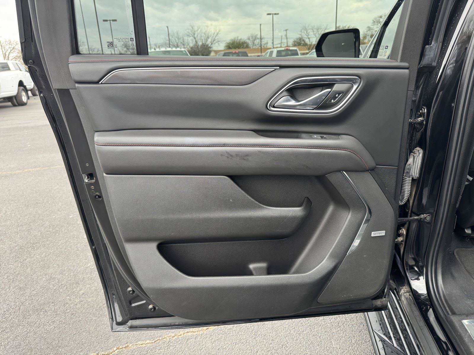 Used 2023 Chevrolet Suburban RST AWD/4WD image 32