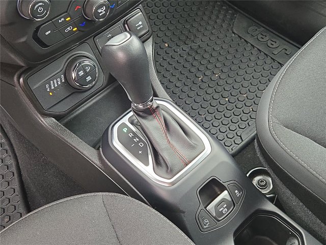 Used 2023 Jeep Renegade Trailhawk AWD/4WD image 90