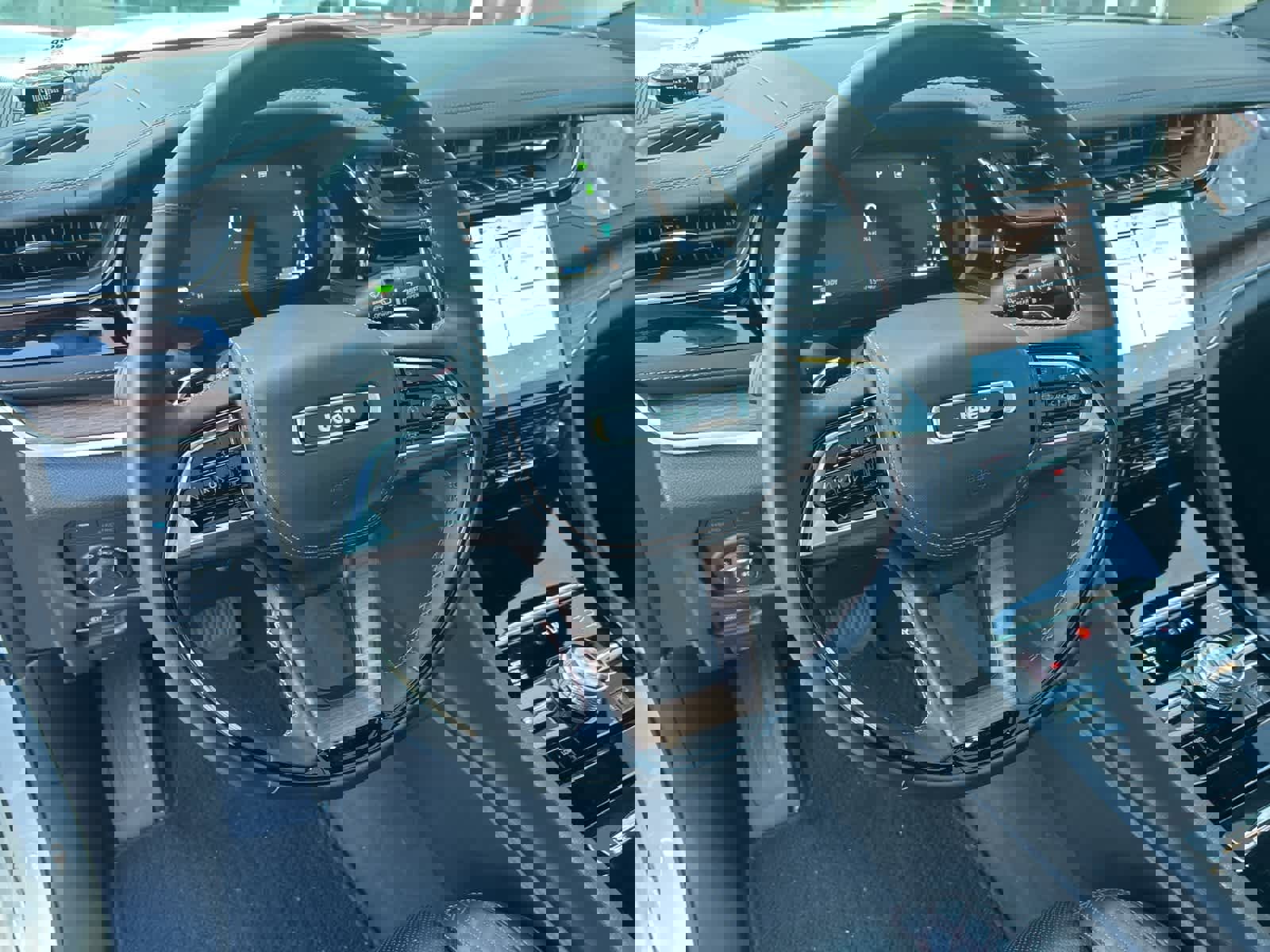 Used 2022 Jeep Grand Cherokee Summit w/ Advanced Protech Group IV image 36