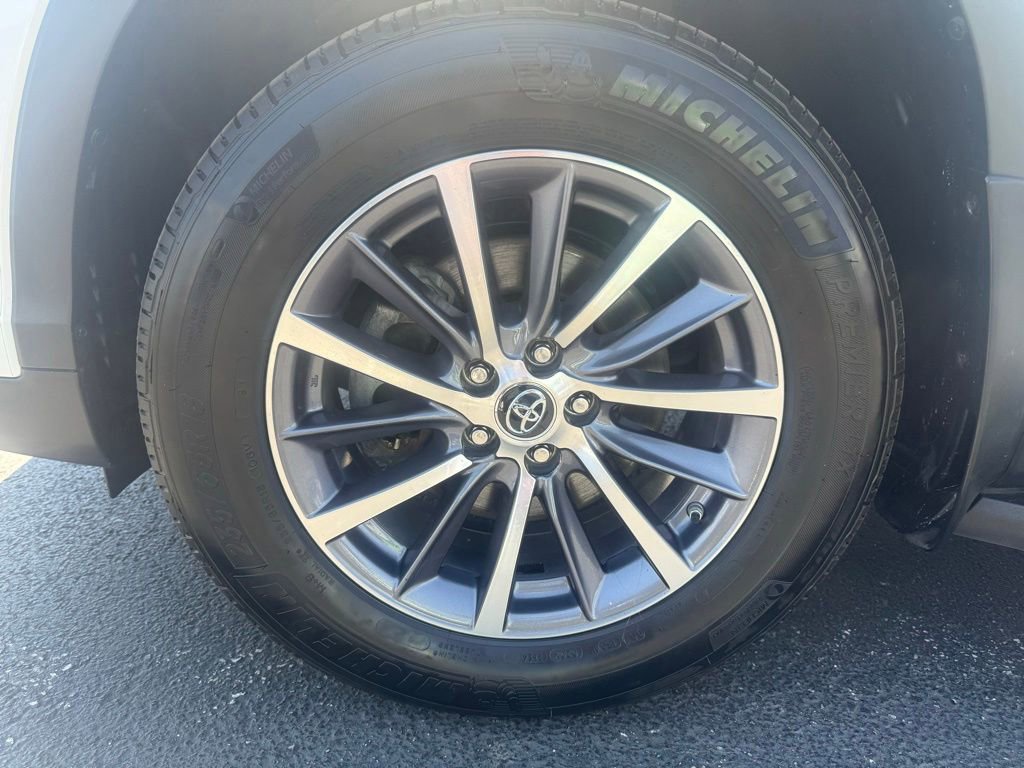 Used 2019 Toyota Highlander XLE AWD/4WD image 8