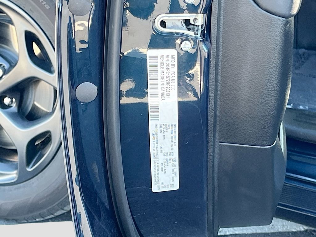 Used 2024 Chrysler Pacifica Premium FWD image 33