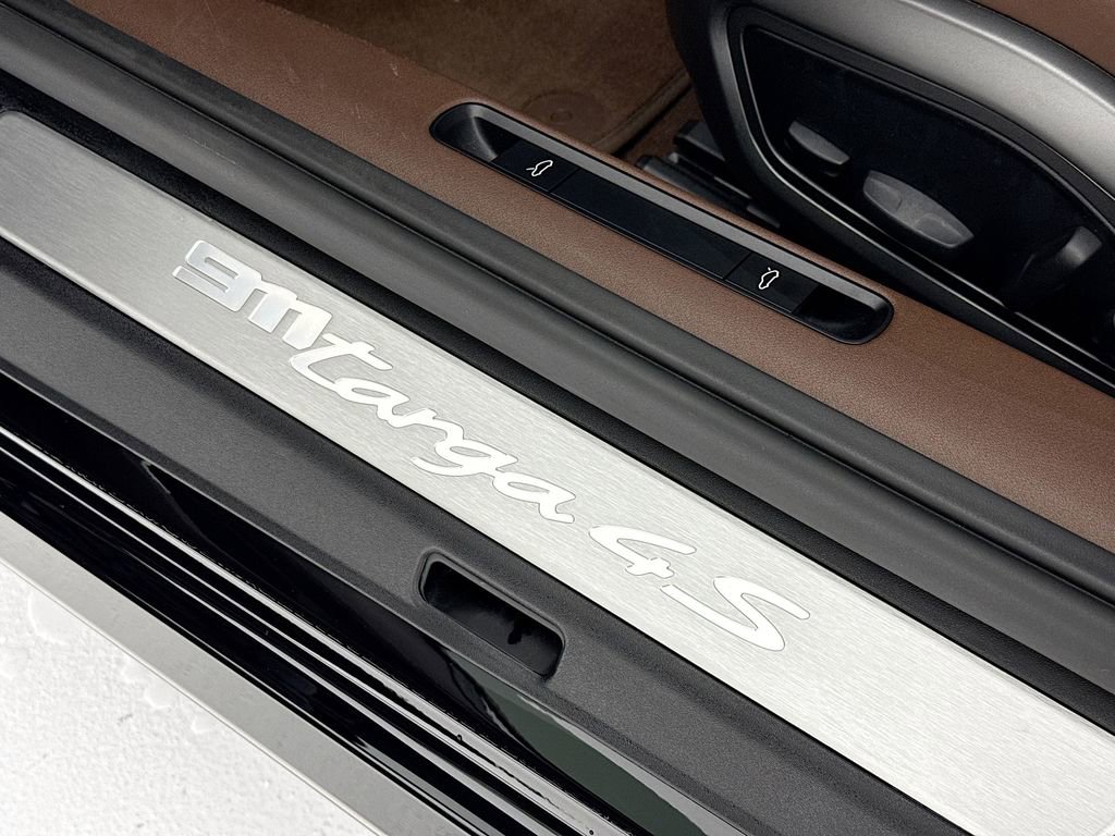 Certified 2022 Porsche 911 Targa 4S AWD/4WD image 12