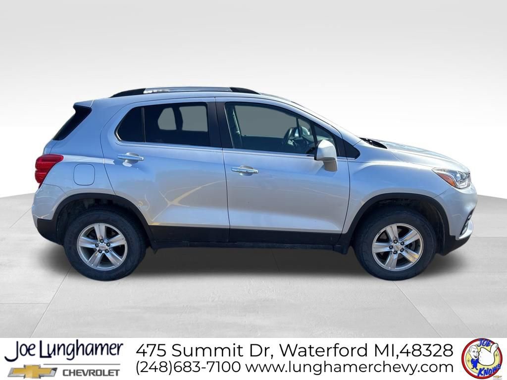 Used 2018 Chevrolet Trax LT w/ LT Convenience Package AWD/4WD image 2
