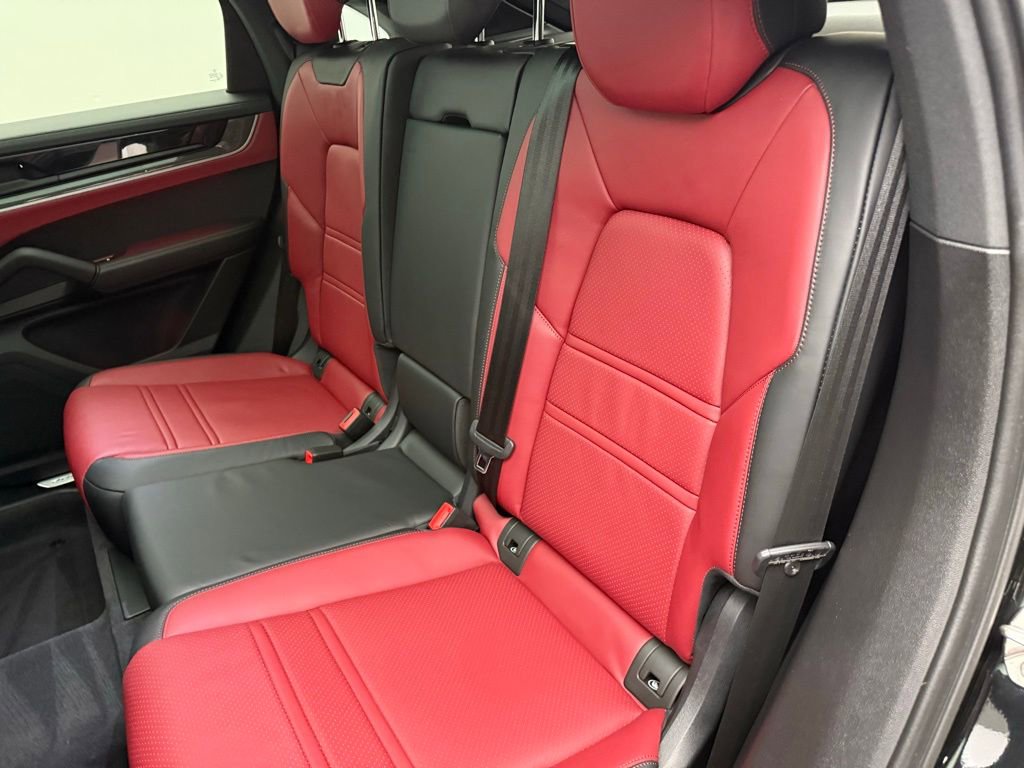 Used 2025 Porsche Cayenne S image 26