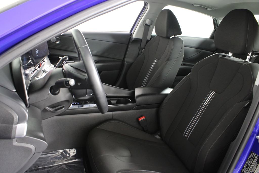 Used 2025 Hyundai Elantra SEL image 18