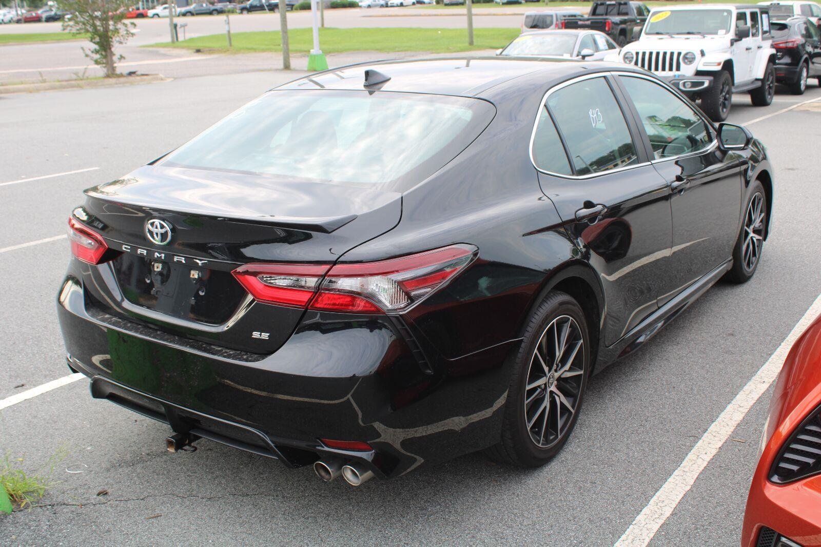 Used 2023 Toyota Camry SE FWD image 4