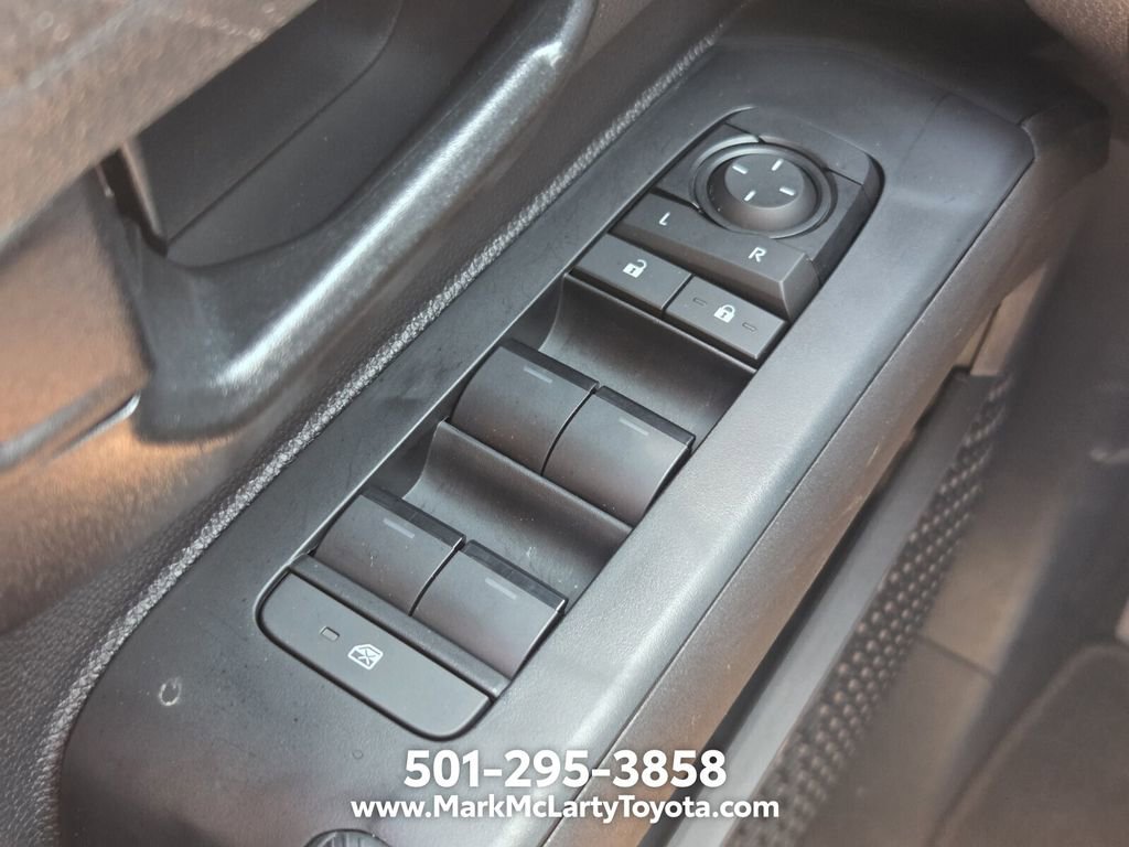 Used 2025 Toyota Tacoma SR5 AWD/4WD image 25