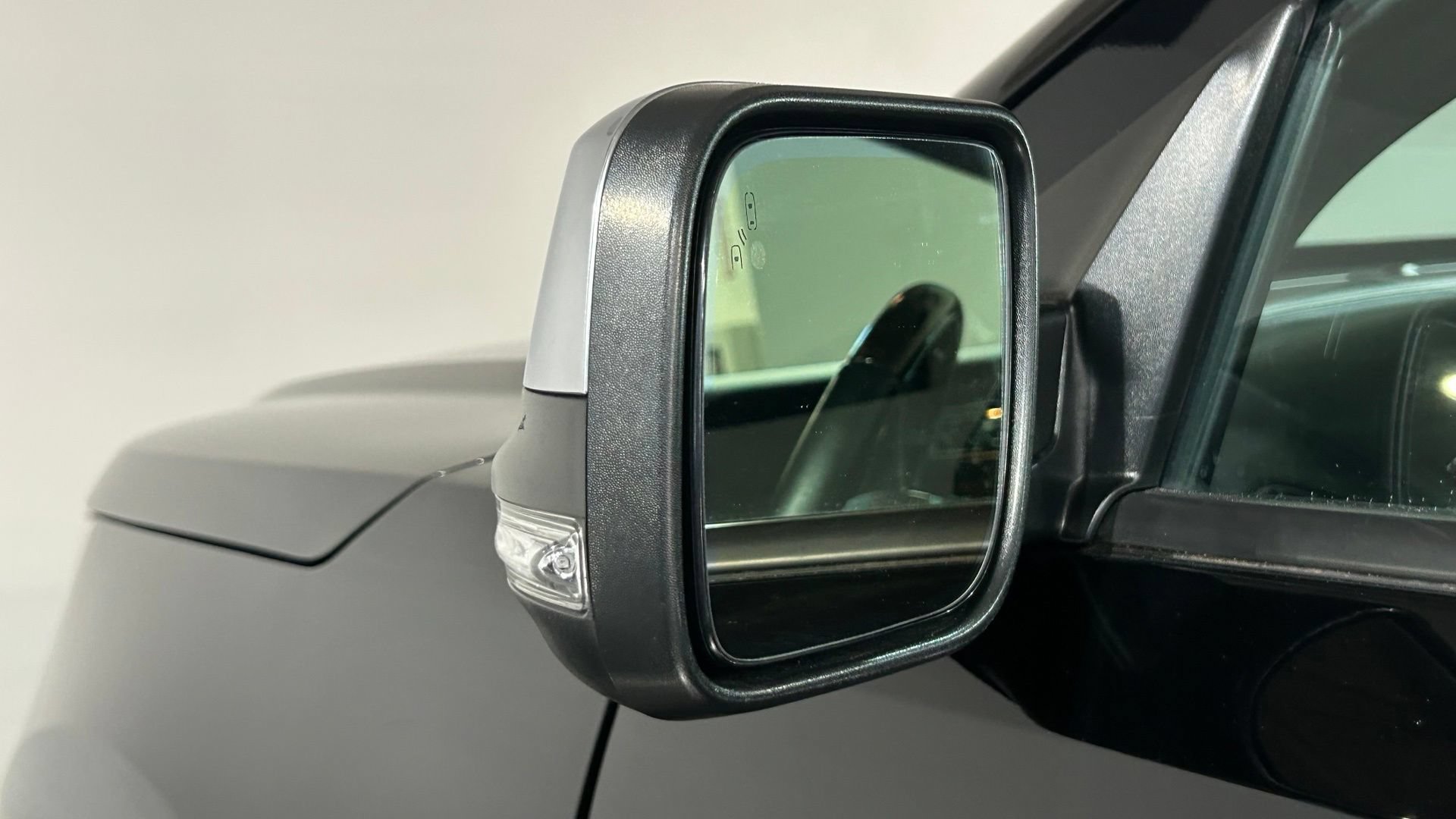 Used 2017 Ford Explorer Platinum AWD/4WD image 19
