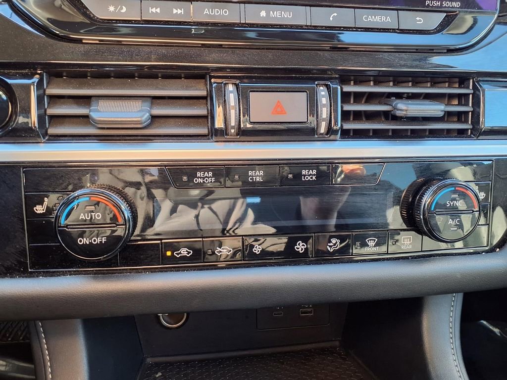 Certified 2025 Nissan Pathfinder SV image 9