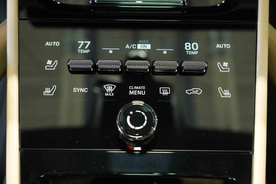Certified 2026 Porsche Cayenne AWD/4WD image 22
