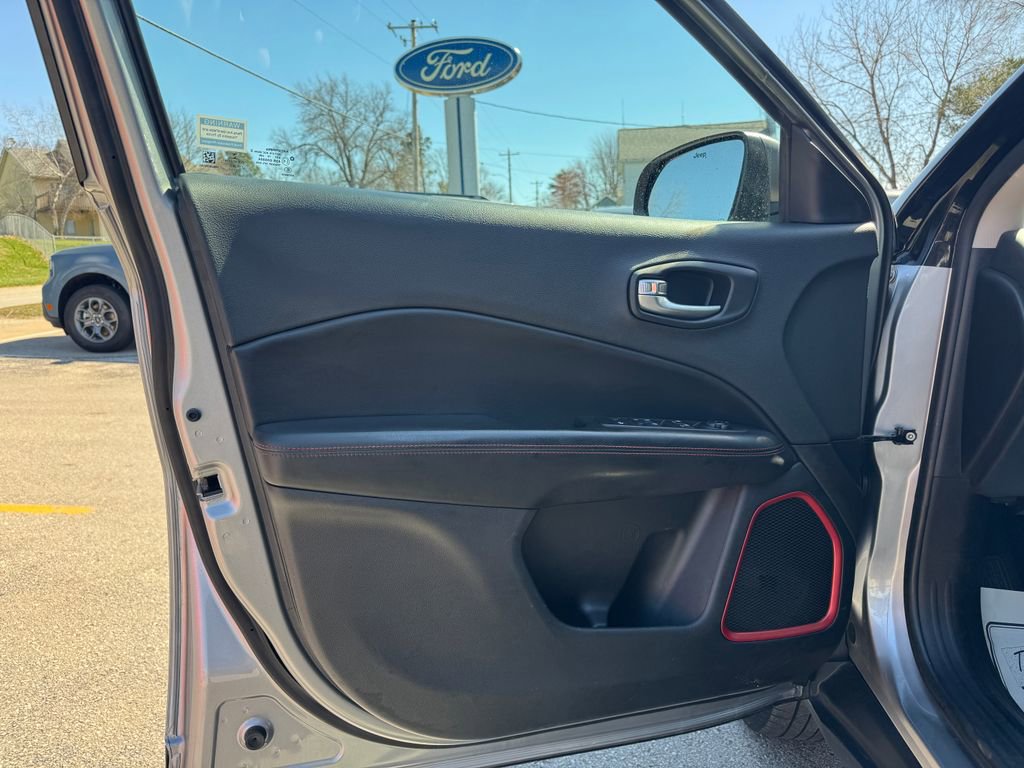 Used 2019 Jeep Compass Trailhawk AWD/4WD image 14