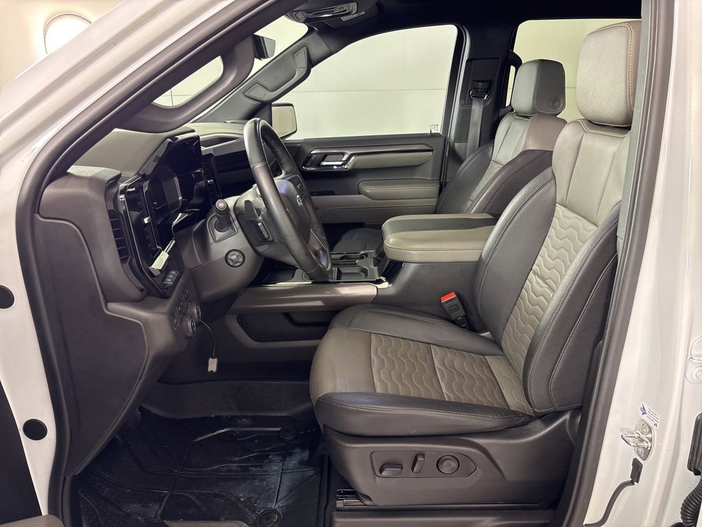 Used 2024 Chevrolet Silverado 1500 ZR2 w/ Technology Package image 37