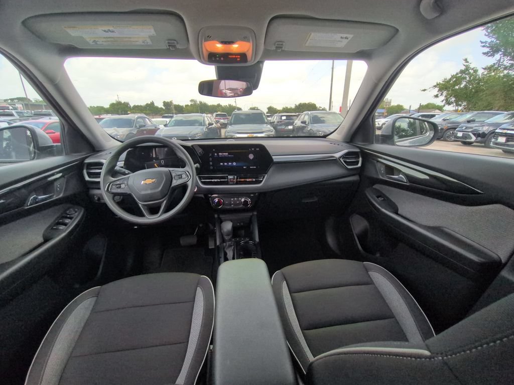 Used 2025 Chevrolet TrailBlazer LT AWD/4WD image 25