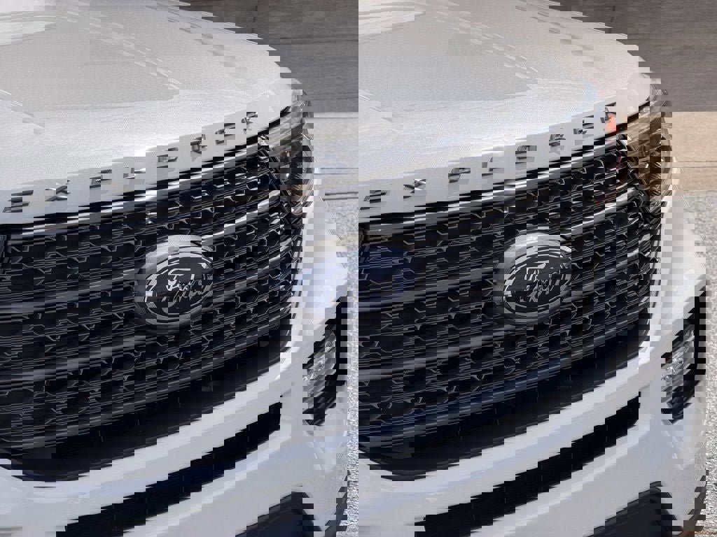 Certified 2022 Ford Explorer XLT w/ Equipment Group 202A image 7