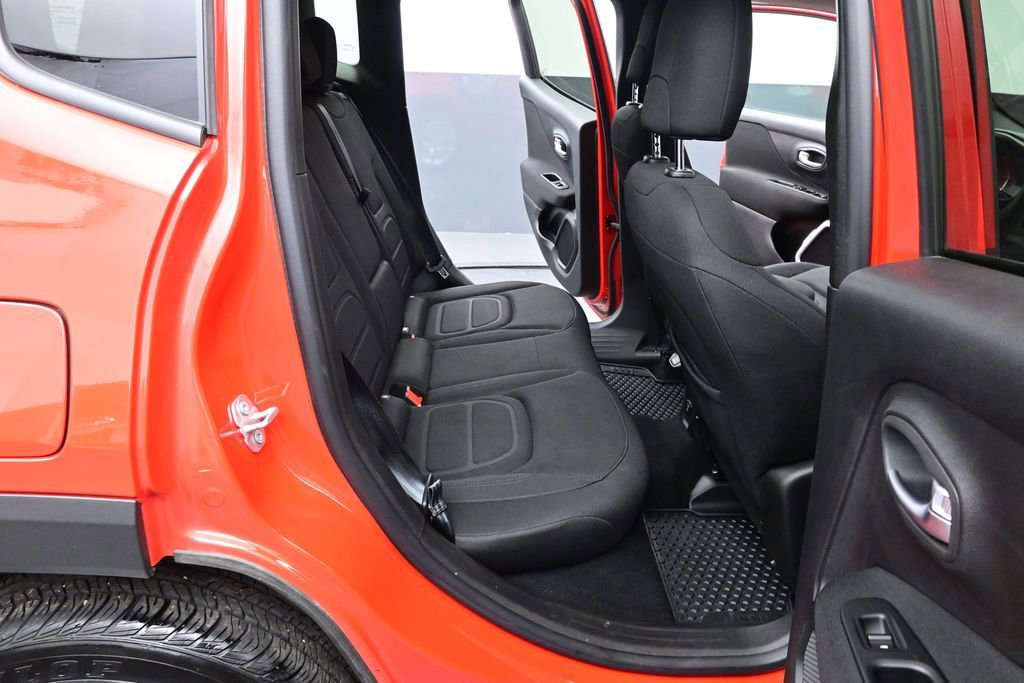 Used 2020 Jeep Renegade Latitude w/ Cold Weather Group AWD/4WD image 15