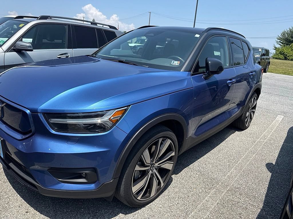 Used 2021 Volvo XC40 P8 Recharge w/ Advanced Package AWD/4WD image 1