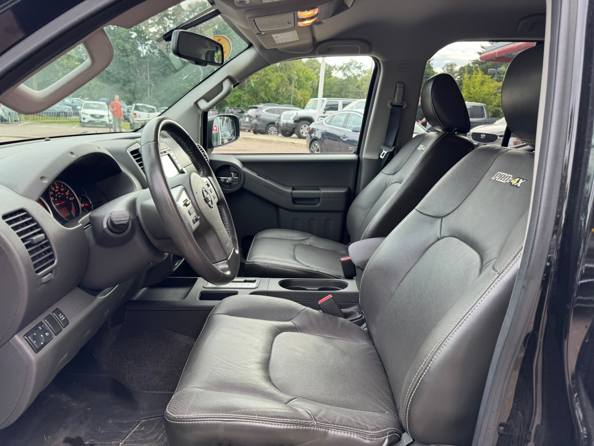 Used 2015 Nissan Xterra PRO-4X AWD/4WD image 9