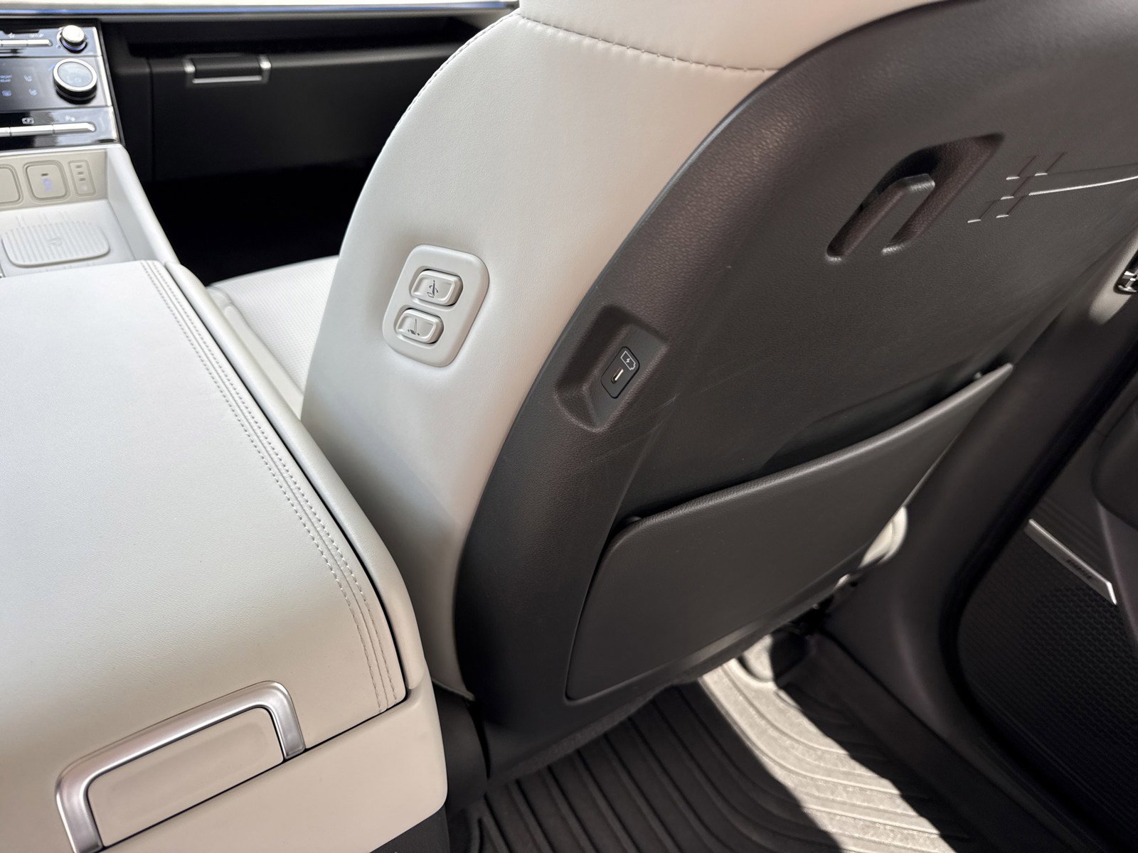 Used 2025 Hyundai Santa Fe Calligraphy FWD image 18