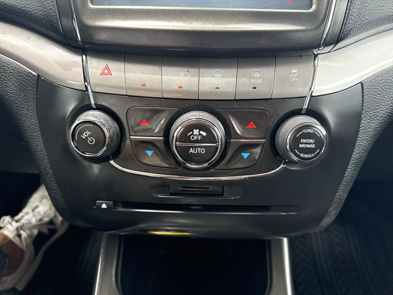 Used 2020 Dodge Journey Crossroad w/ Popular Equipment Group FWD image 24