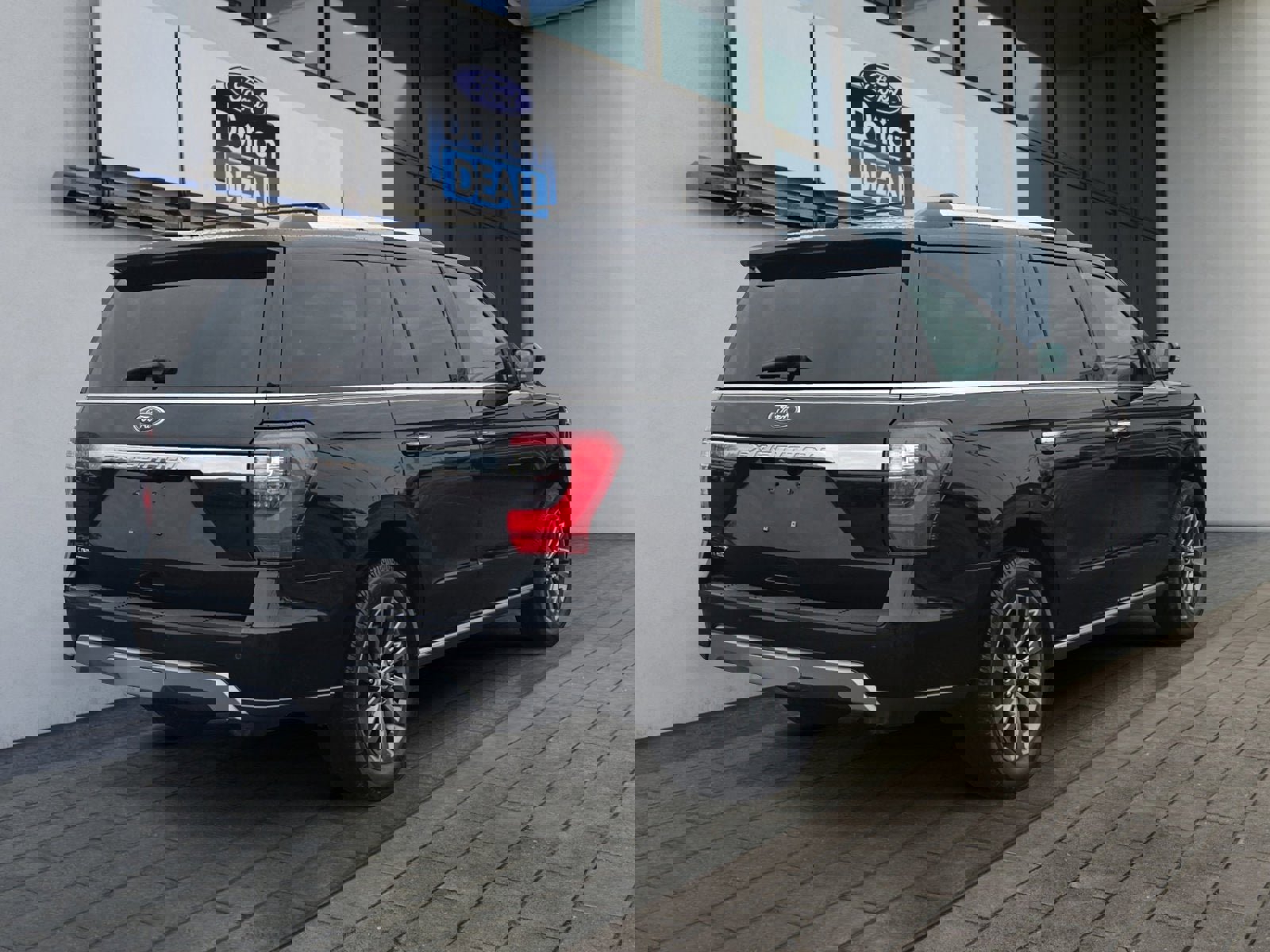 Used 2020 Ford Expedition Limited w/ Equipment Group 301A image 3