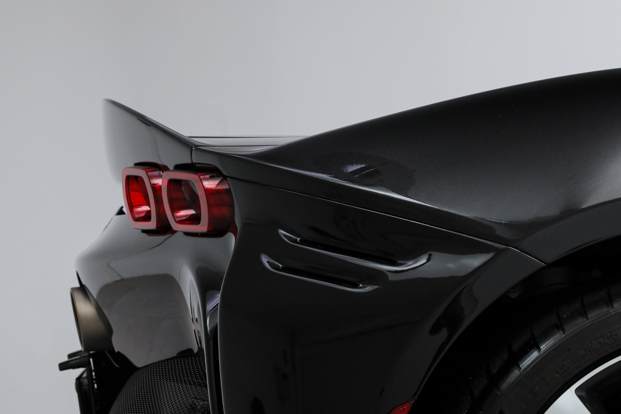 Certified 2022 Ferrari SF90 Spider AWD/4WD image 23