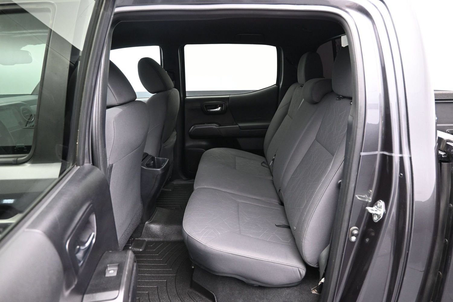 Used 2018 Toyota Tacoma TRD Off-Road AWD/4WD image 11