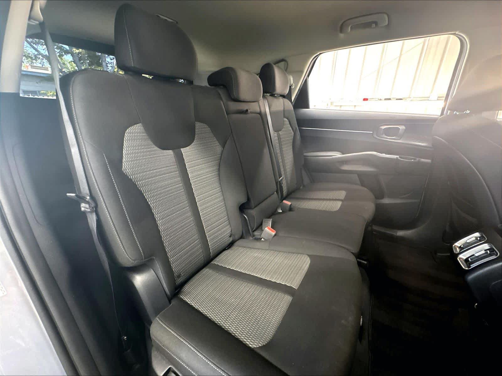 Used 2022 Kia Sorento LX AWD/4WD image 28