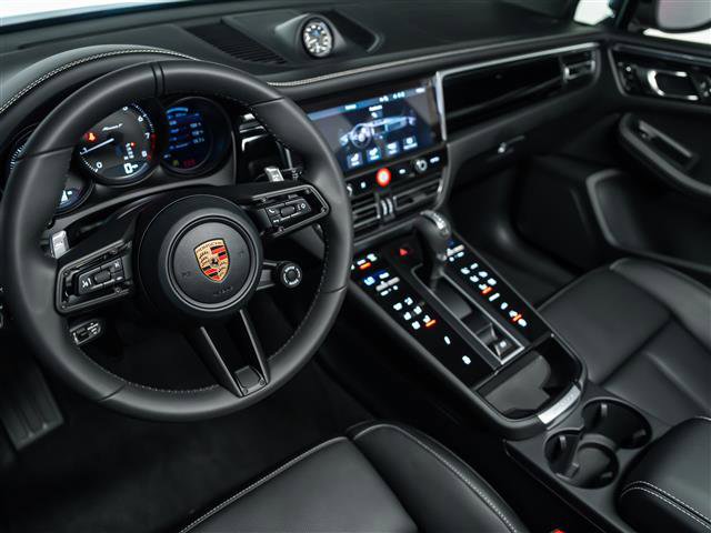 New 2026 Porsche Macan image 4