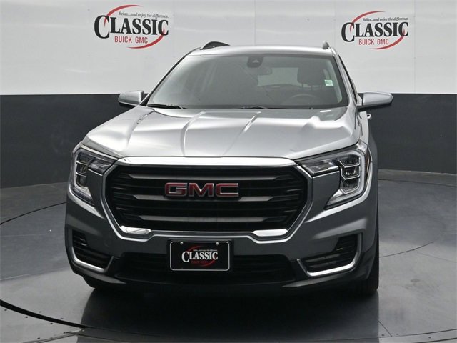 Used 2024 GMC Terrain SLE w/ Driver Convenience Package image 4