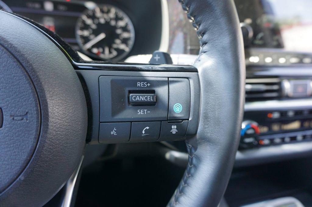 Used 2024 Nissan Pathfinder SL w/ SL Premium Package FWD image 9