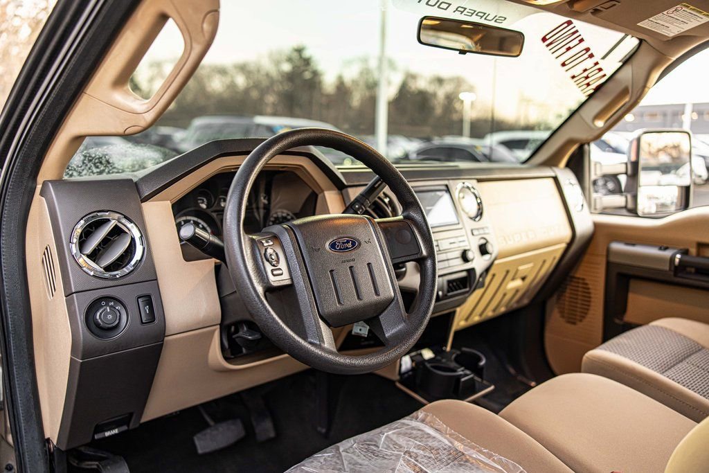 Used 2011 Ford F350 XLT w/ Camper Pkg image 17