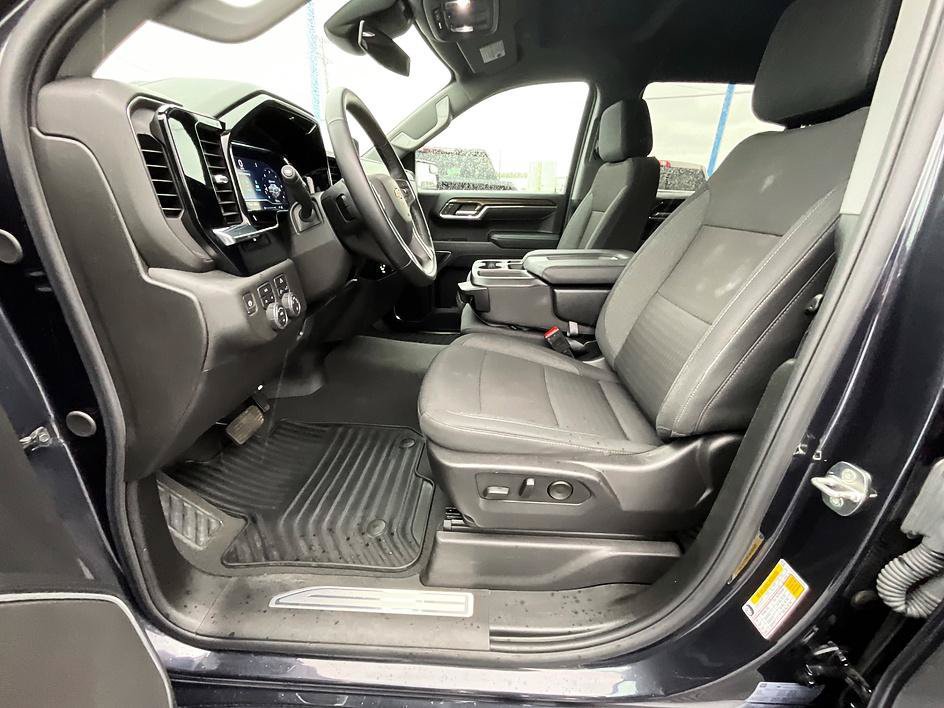 Used 2024 Chevrolet Silverado 1500 LT AWD/4WD image 4