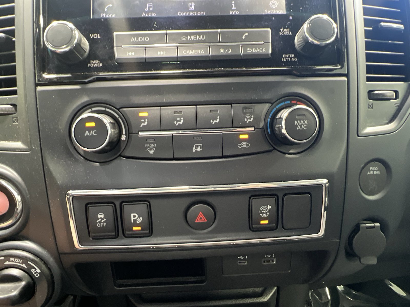 Used 2024 Nissan Titan SV AWD/4WD image 18