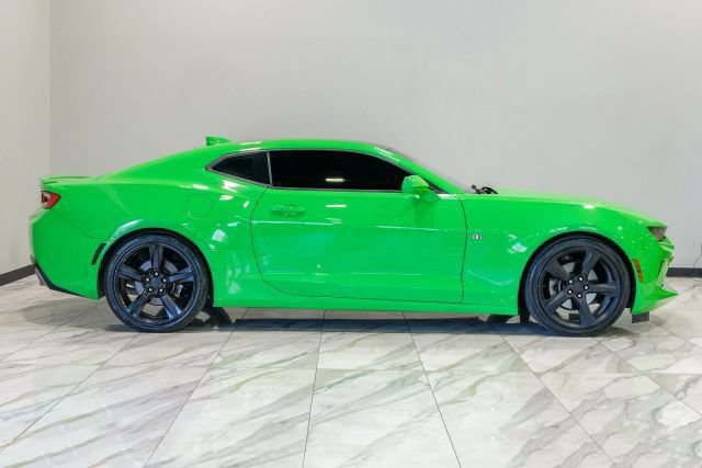 Used 2017 Chevrolet Camaro LT RWD image 10